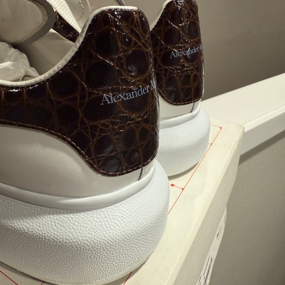 Alexander McQueen oversized brown crocodile sneaker
Almost new. Worn one time.